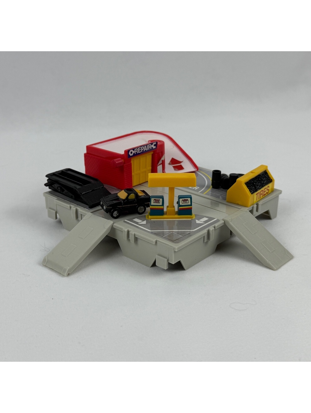 Galoob Micro Machines Travel City Service Station Playset
